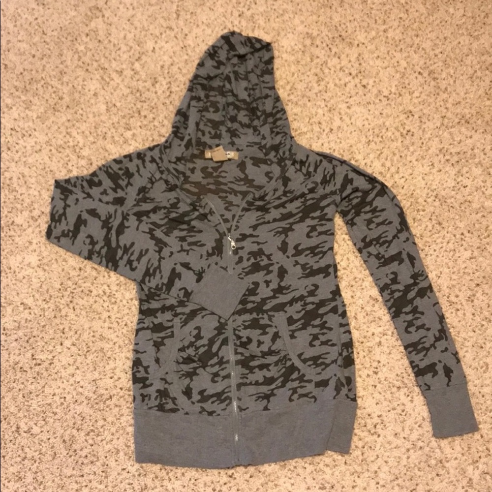 Camo zip up hoodie 🎃